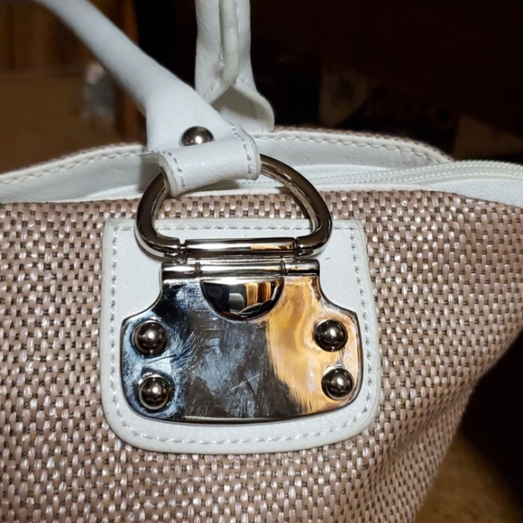 ⭐ 3/$15 ⭐ Apt. 9 woven zippered bag - Picture 4 of 14